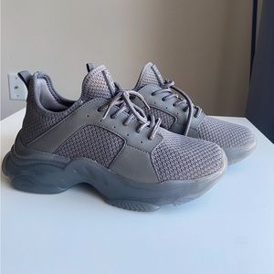 steve madden tennis shoes gray